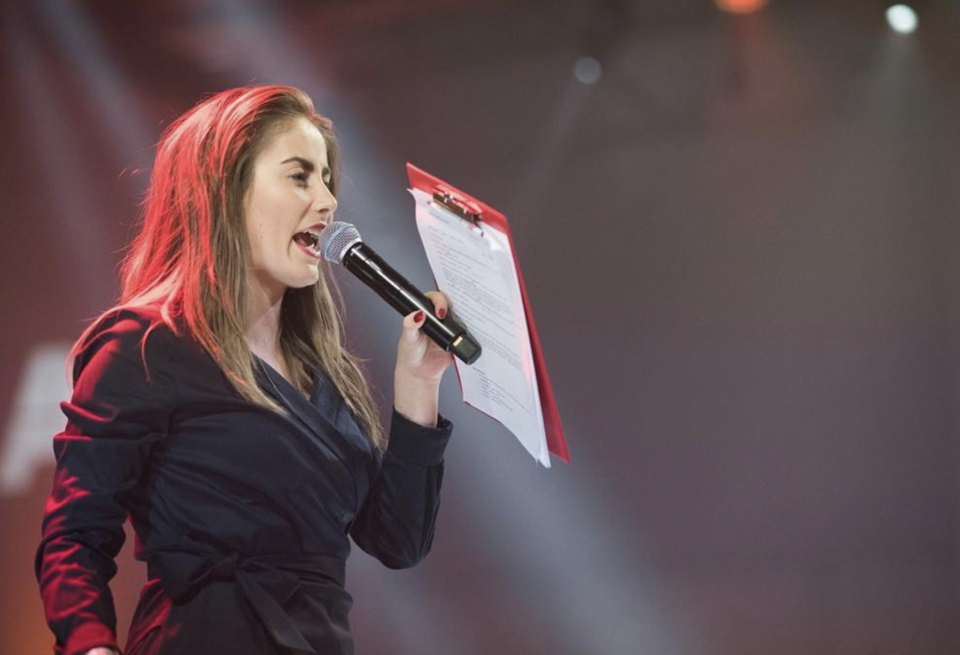 Blanka Pawlak speaking to the audience